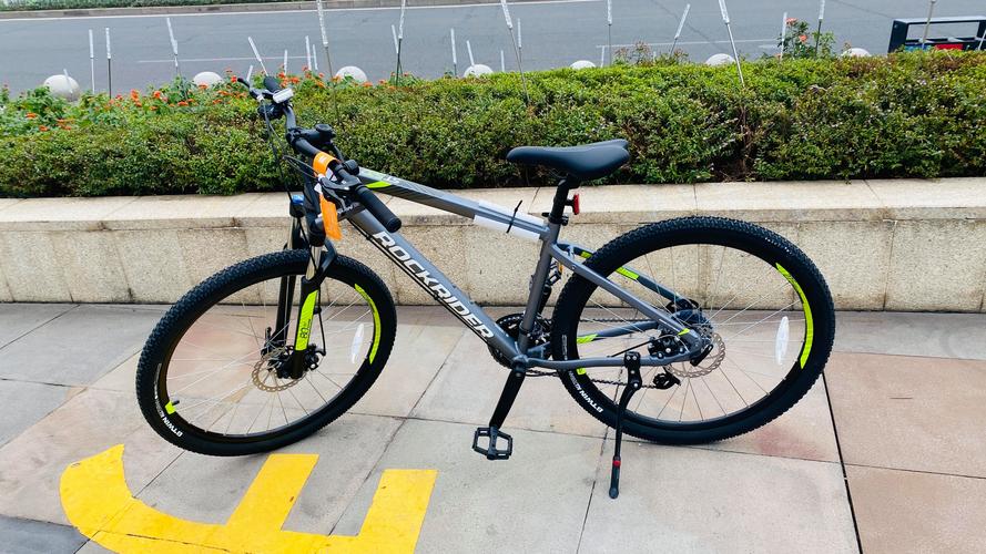 想買一輛山地自行車,請(qǐng)問喜德盛的英雄600和迪卡儂的st520 兩個(gè)價(jià)格差